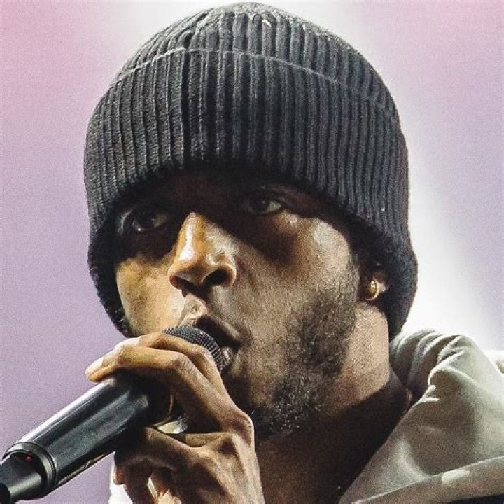 6Lack Net Worth - How Much Does 6Lack Make?