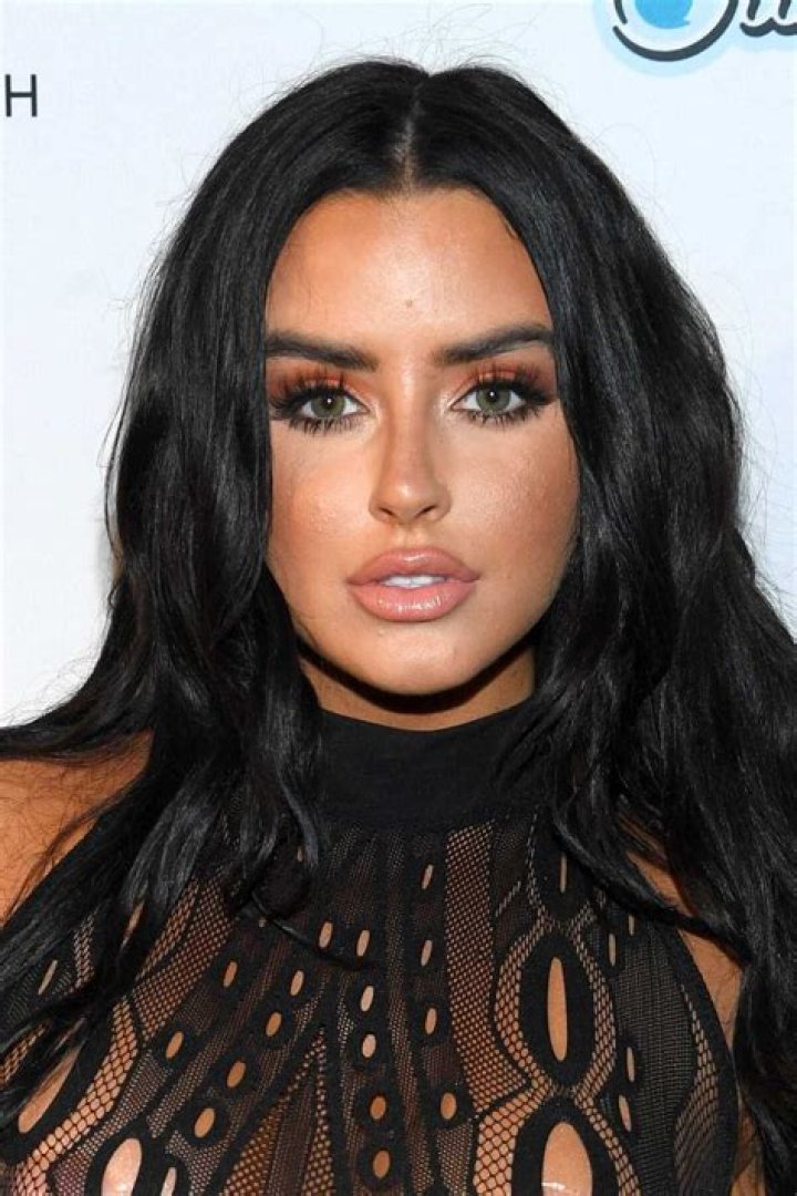 Abigail Ratchford’s biography: age, height, net worth, partner
