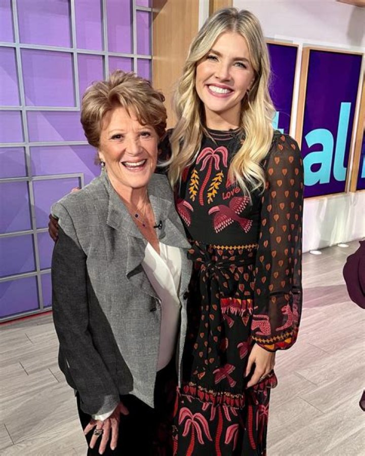 Amanda Kloots – Biography, Facts & Life Story