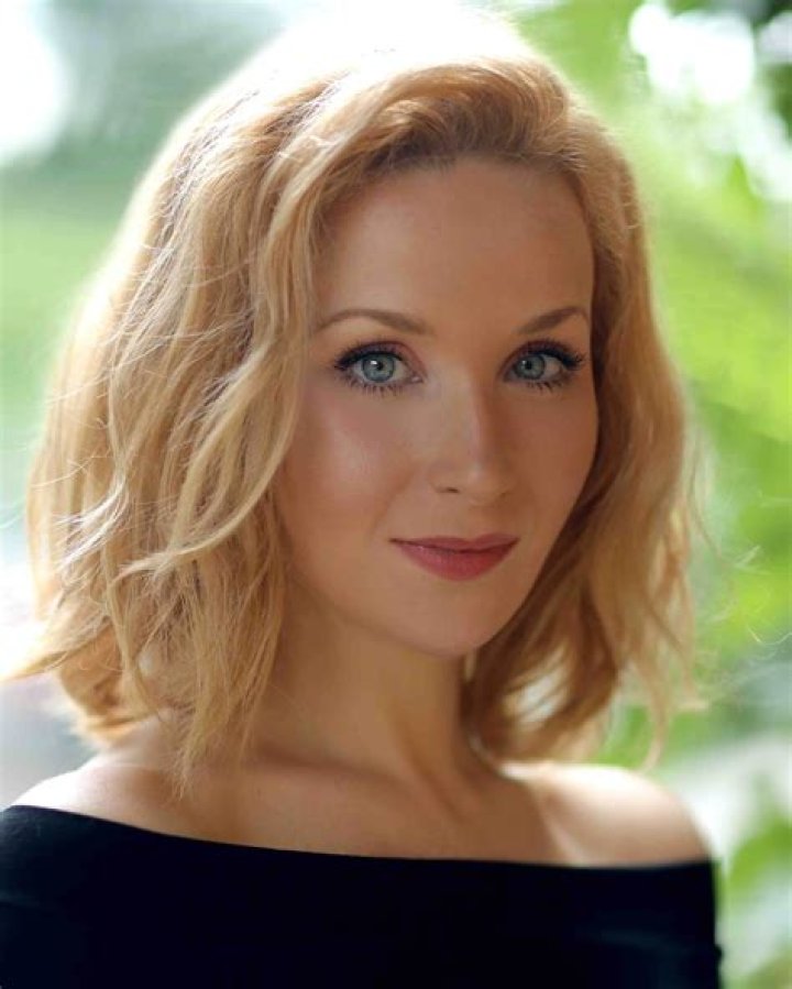 Amy Beth Hayes – Biography, Facts & Life Story
