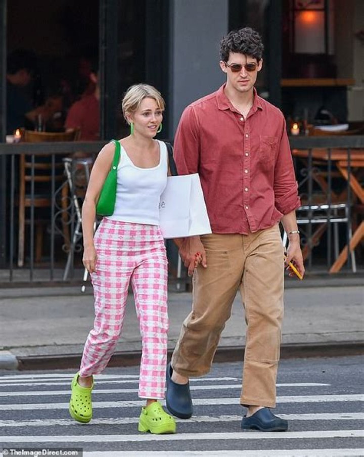 AnnaSophia Robb’s Boyfriend Turned Fiance Has Been Keeping Her in High Spirits