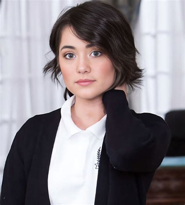 Becky Rosso – American Actress | Age, Biography, Wiki, Career, Net Worth, Movies, TV Series, Sisters, Instagram & Family