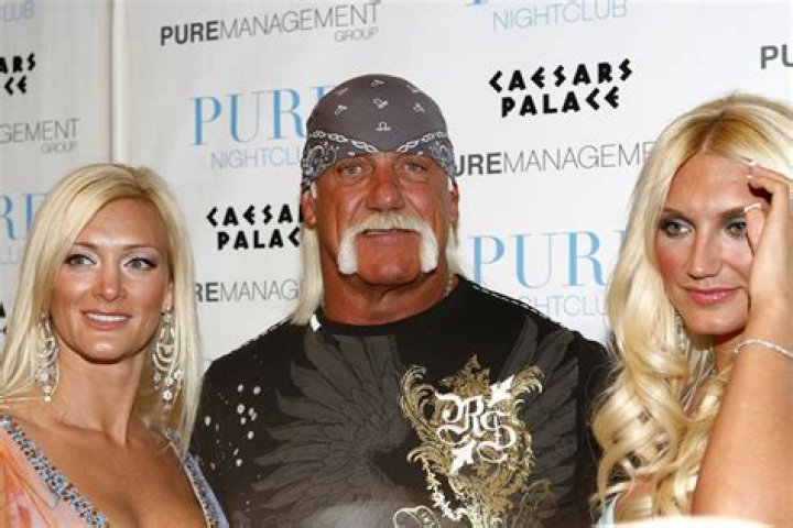Brooke Hogan Net Worth – How Much is Hogan Worth?