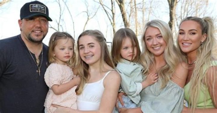 Country Star Jason Aldean Is the Proud Father of Four Children