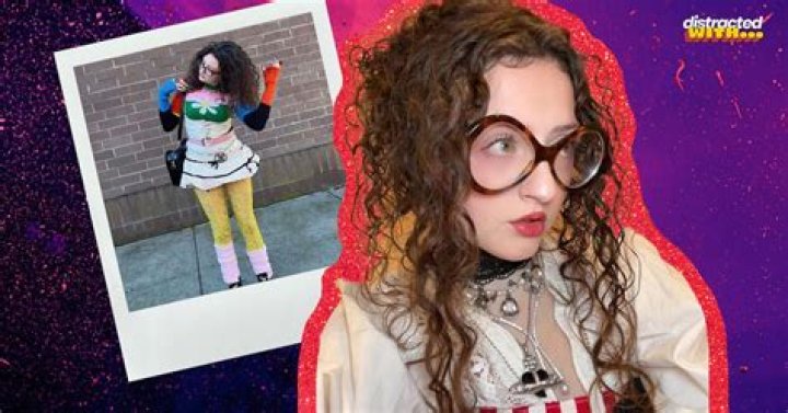 Distracted With... Jaclyn aka Lolfashiondump