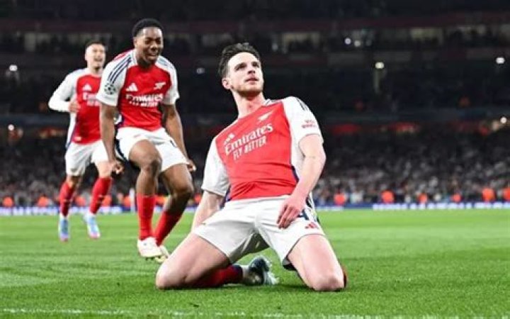 "Do It for Declan Rice": Hundreds of Arsenal Fans Storm West Ham's Facebook Page with 'Funny' Offers