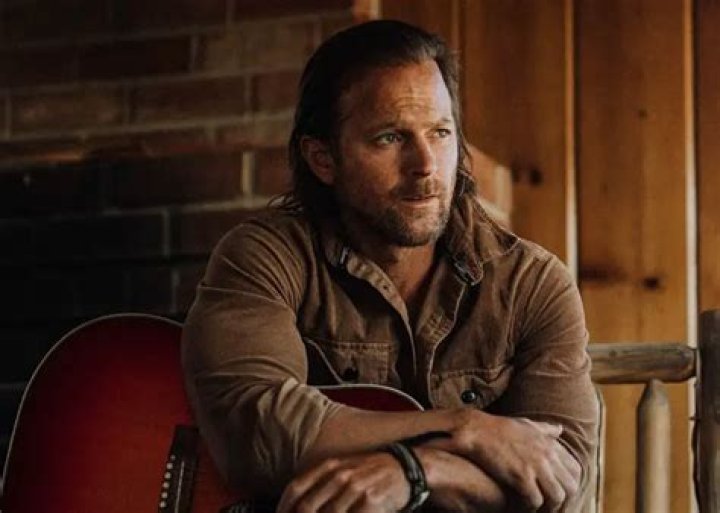 Does Kip Moore Have a Wife? His Current Relationship Status