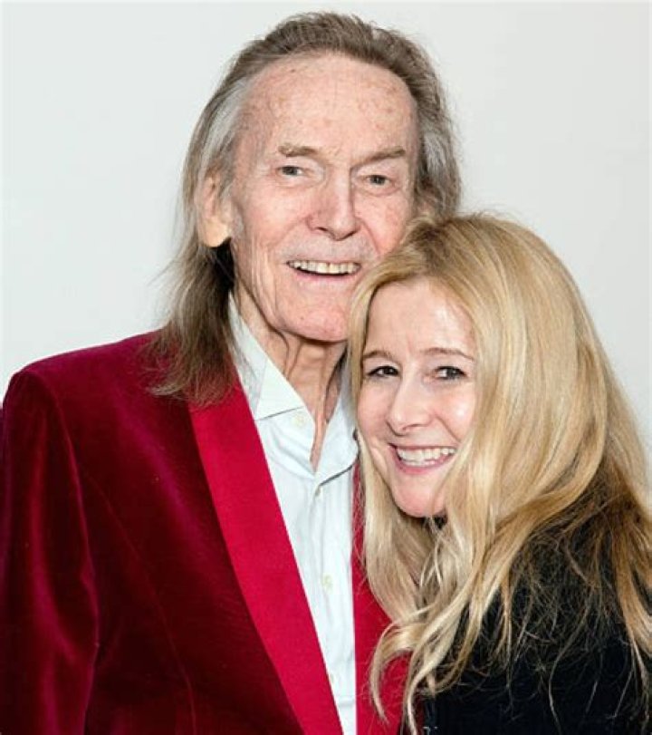 Elizabeth Moon’s Age, Husband, Career, Wiki, Children, Net Worth, and More