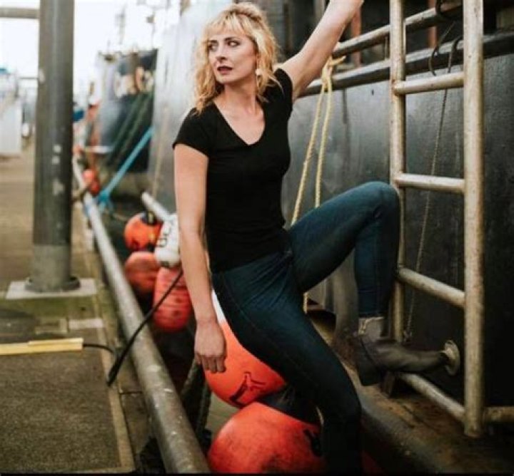 Emily Riedel wiki/bio, age, height, net worth, husband, kids, career, facts.