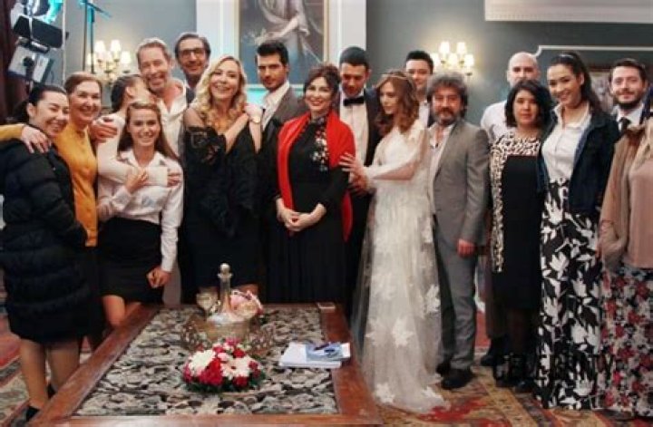 Fondok El Maghreb El Arabi Wiki, synopsis, Acteurs, Sortie, photos & infos