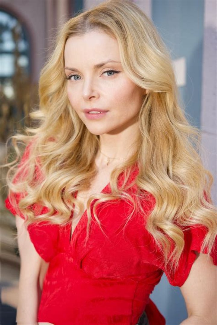 Izabella Miko