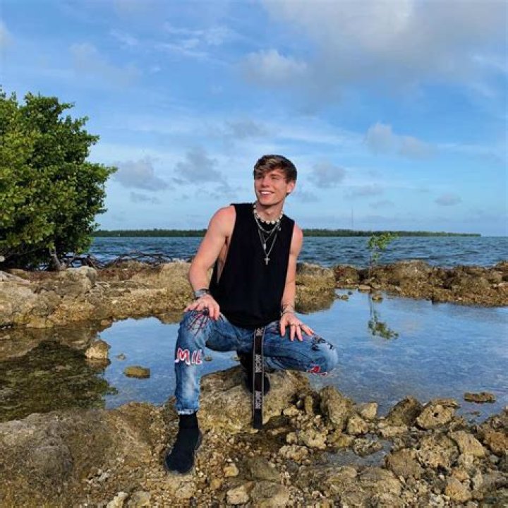 Jonas Bridges’ biography: age, girlfriend, net worth, grandfather