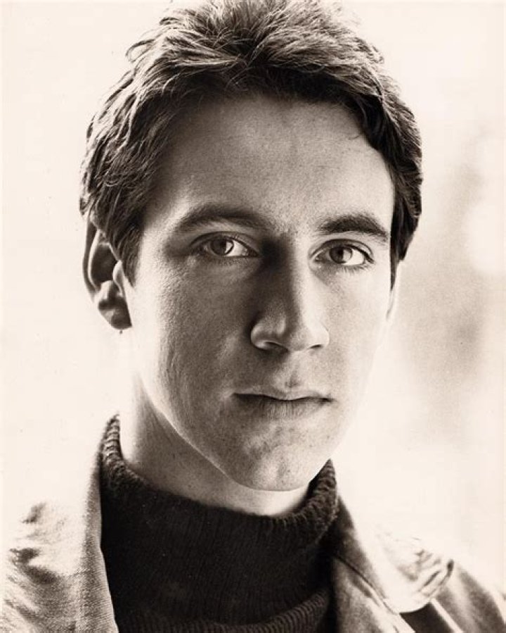 Jonathan Hyde Height