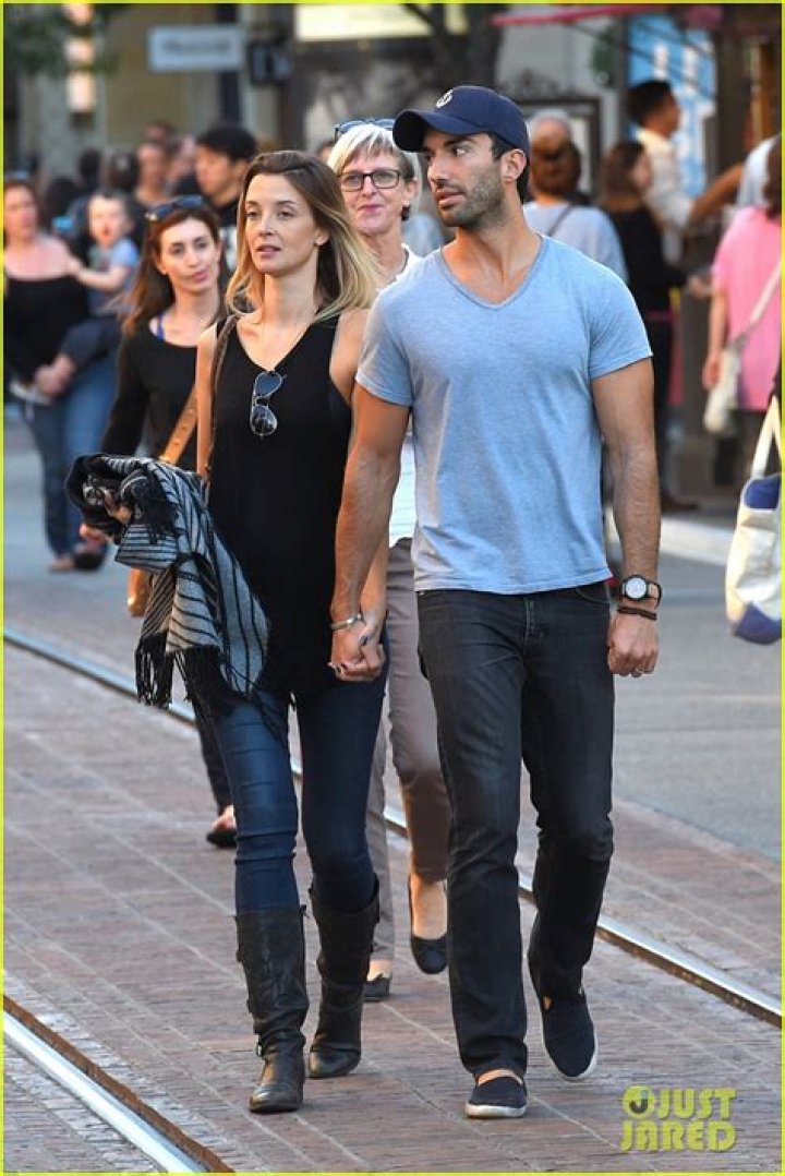 Justin Baldoni Height