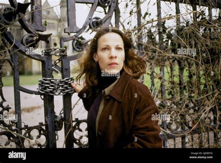 Lili Taylor Movies, Bio, Wiki, Age, Husband, Mystic Pizza, and Net Worth