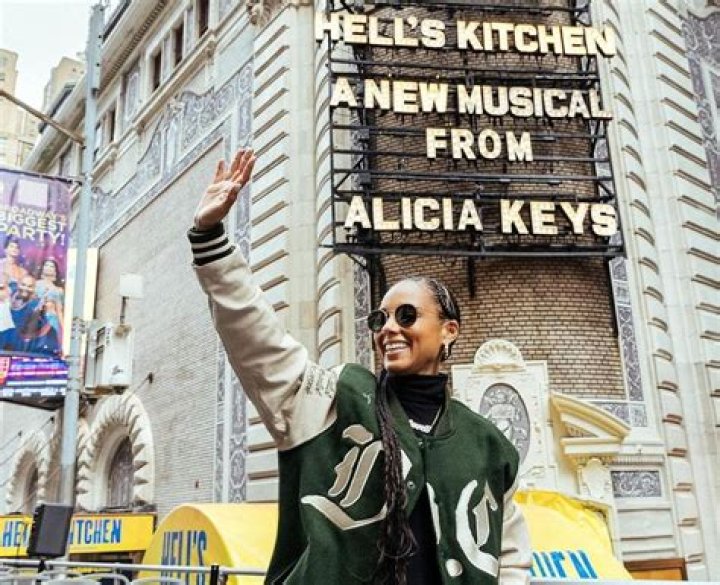 Lyrics & Translations of Gramercy Park by Alicia Keys