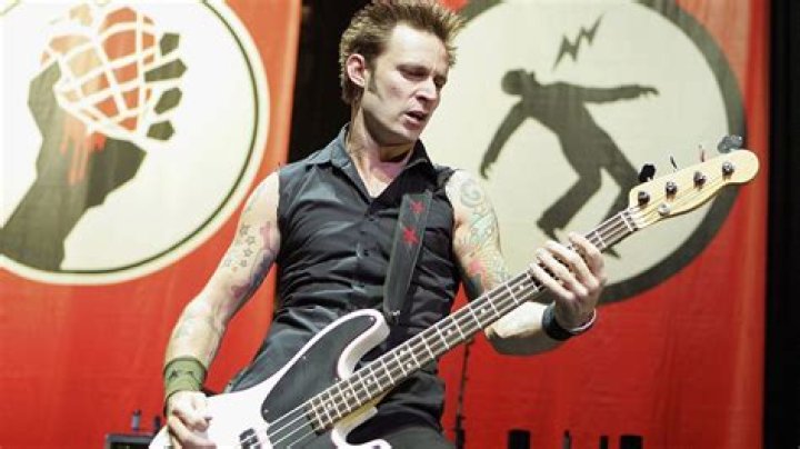 
Mike Dirnt Net Worth – Earnings From His Career As A Guitarist And Musician

