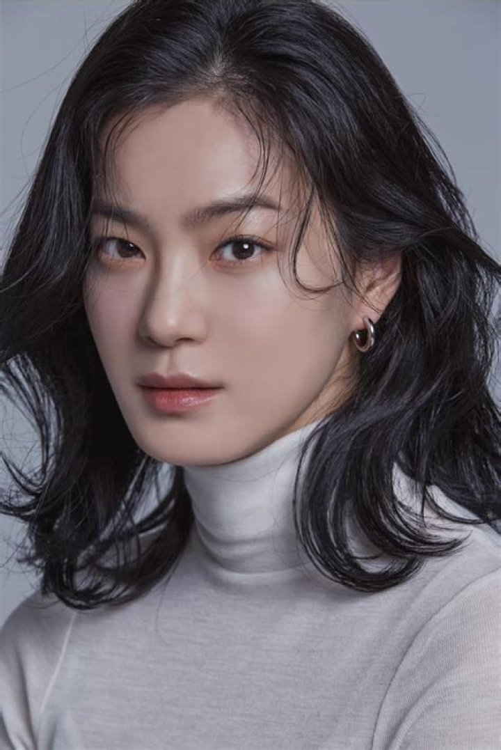 Ok Ja-yeon Age, Net Worth, Boyfriend, Family, Movies, Career & Biography