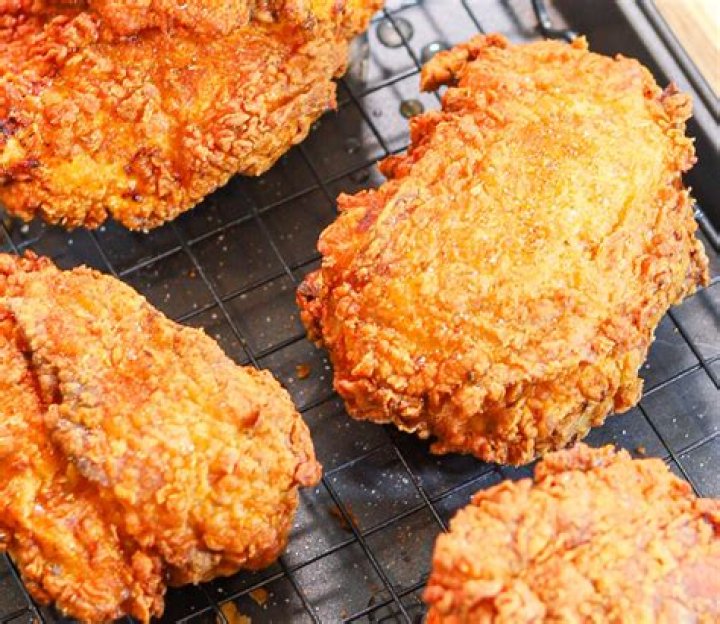 Paula Patton's Fried Chicken Recipe Is the Laughingstock of the Internet