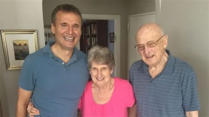 Phil Rosenthal’s Parents Were the Stars of ‘Somebody Feed Phil’