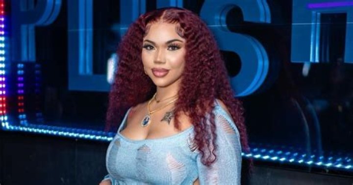 
Rapper Renni Rucci Net Worth – Income from QC, Used to Earn as Stripper
