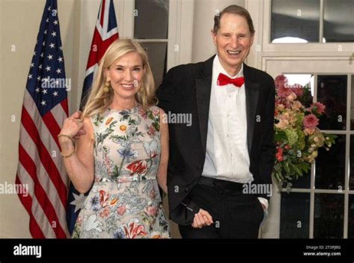 Ron Wyden Net Worth – How Much is Senator Wyden Worth?