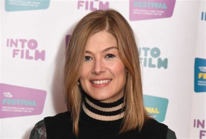 Rosamund Pike – Biography, Facts & Life Story