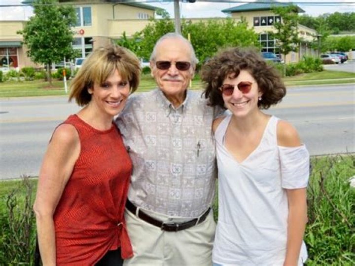Roz Varon Abc, Bio, Wiki, Age, Height, Family, Husband, Daughter, Health, Salary, and Net Worth