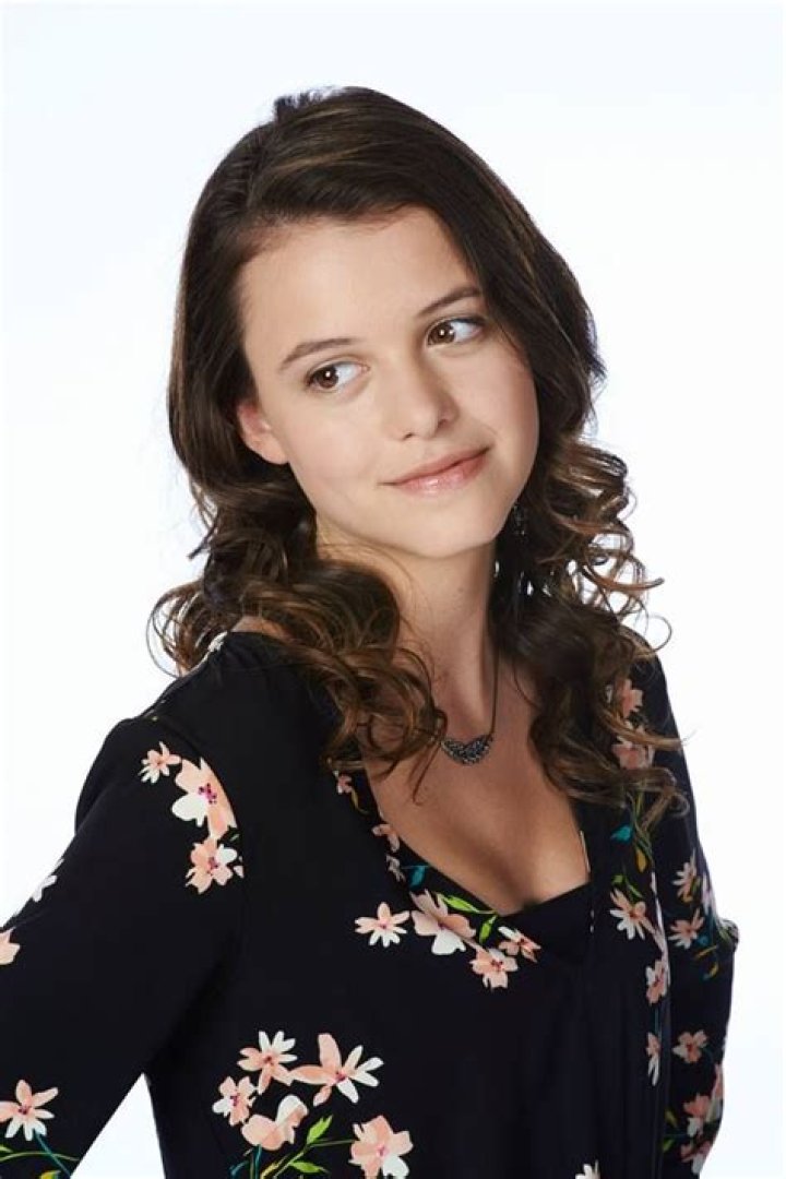 Sara Waisglass Degrassi, Bio, Wiki, Age, Height, and Net Worth