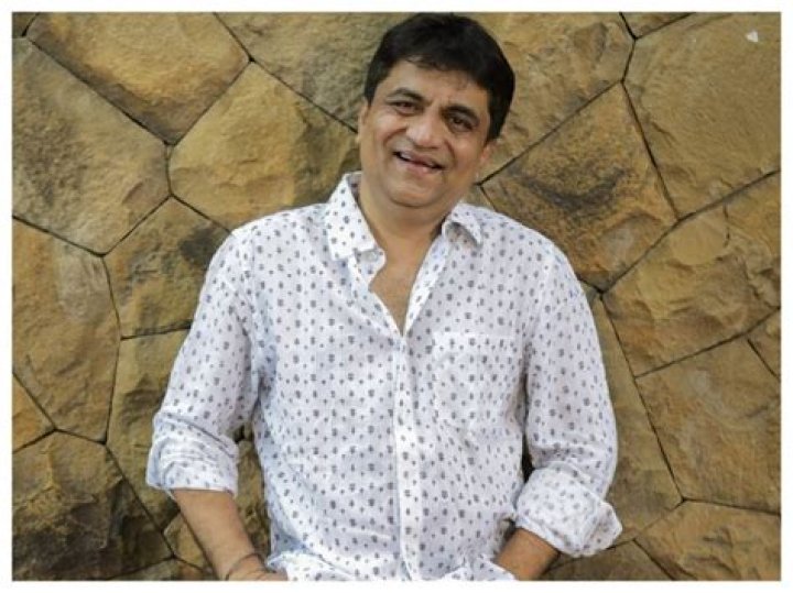 Swanand Kirkire – Biography, Facts & Life Story