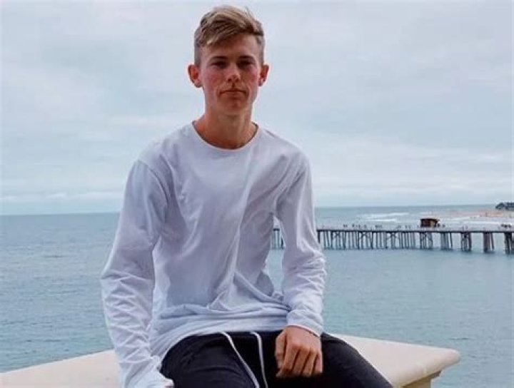 Tanner Fox Wiki, Age, Height, Weight, Girlfriend, Biography & More