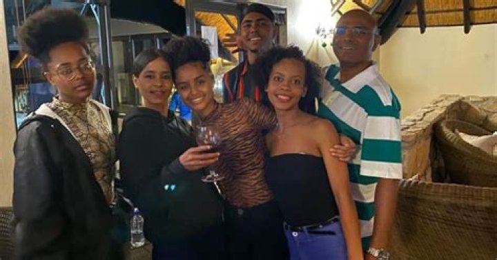 Tyla Poses With Beautiful Sisters, Mzansi Gushes Over ‘Water’ Hitmaker’s Siblings: “Family of 10’s”