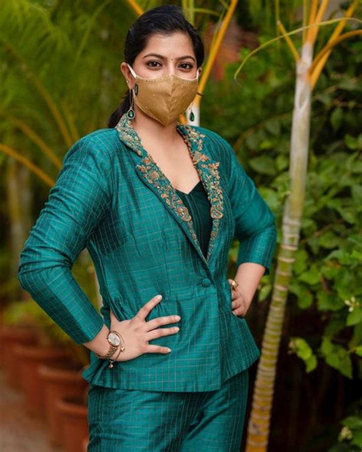 Varalaxmi Sarathkumar – Biography, Facts & Life Story