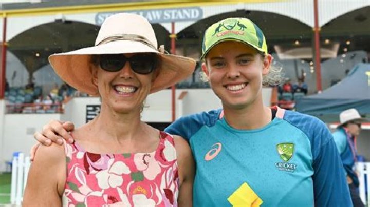 Who Are Phoebe Litchfield Parents Andrew And Catherine?