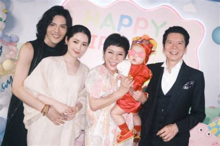 Who Is Cai Xukun Mother Xu Jing? Meet His Father Cai Dehua