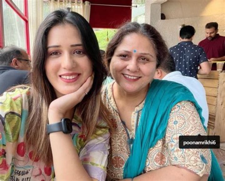 Who is Isha Rikhi? Wiki, Biography, Career, Height, Net Worth, Family, Boyfriend & Age