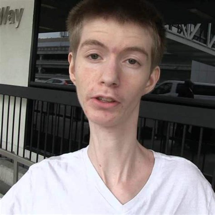 Wide Neck Net Worth - How Much Does Wide Neck Make?